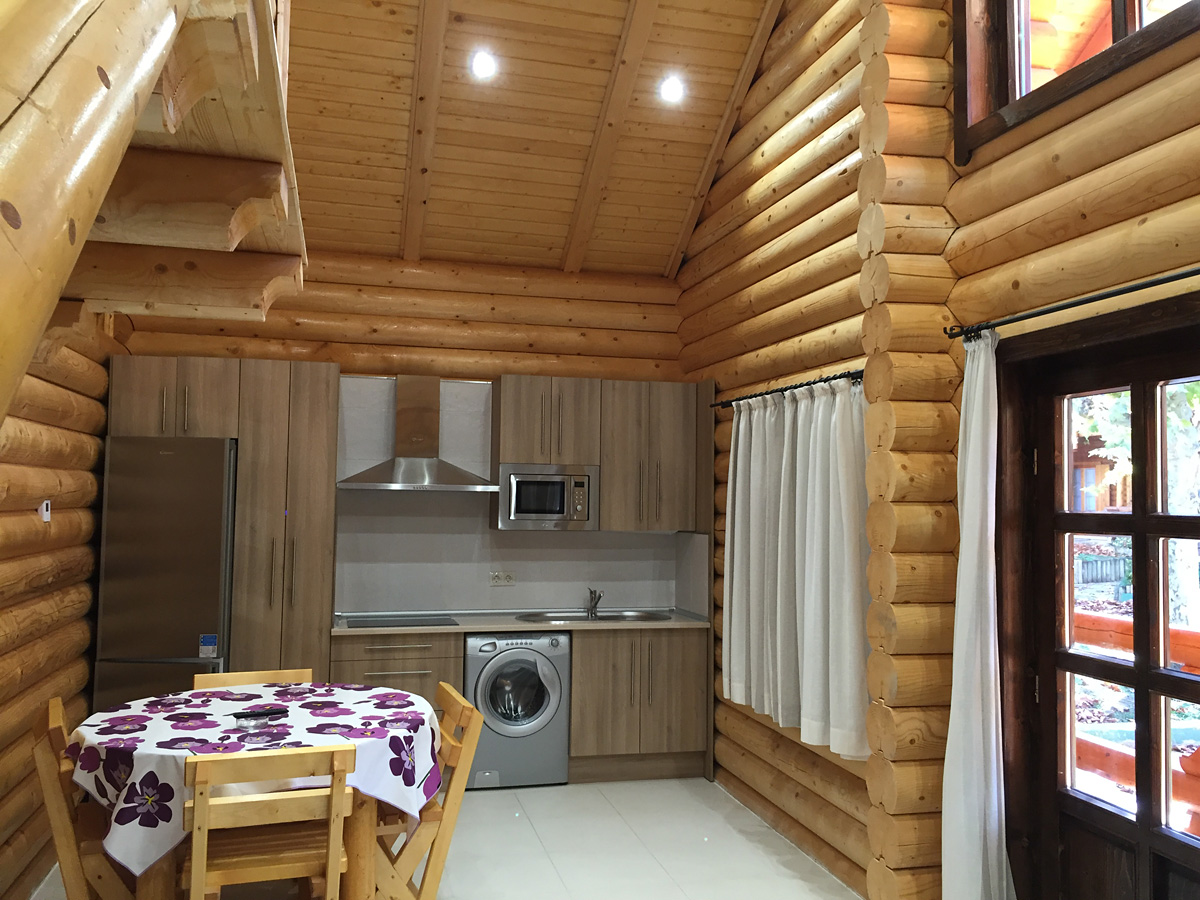 Casas de madera Bungalows en Jaca Pirineos. En propiedad y en régimen de  comunidad de propietarios. Complejo cerrado y exclusivo de alta calidad.